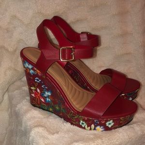✨BRAND NEW✨Red Wedge Sandals